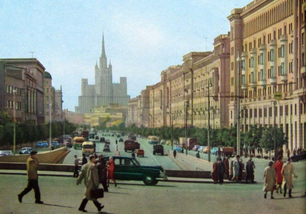 С высшим образованием в торговлю не брали